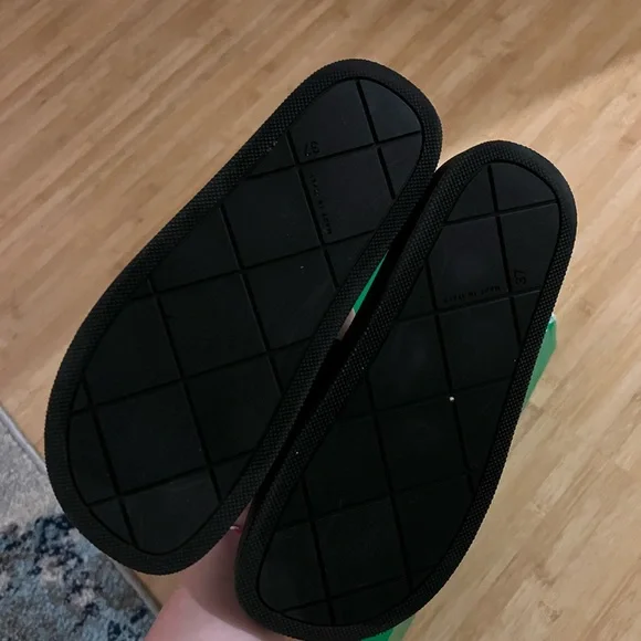 Bottega Veneta Rubber Slides - Picture 2 of 3